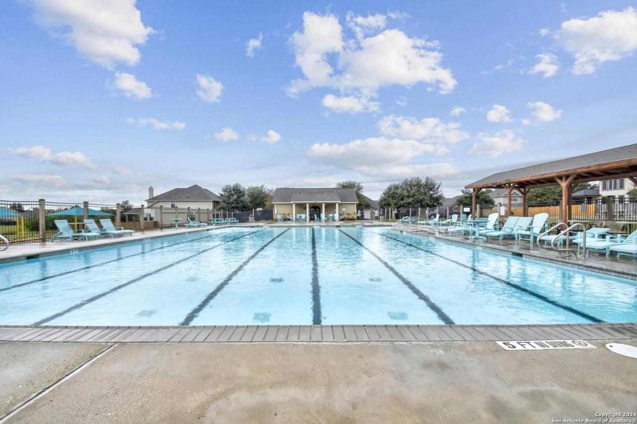 Long Stay Only Cibolo Getaway Pool Air Hockey Exterior photo